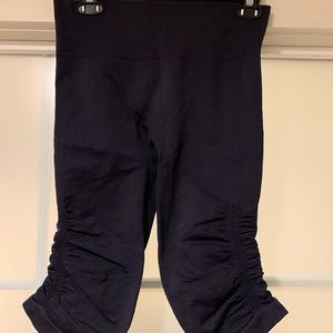 Lulu lemon below the knee crop leggings